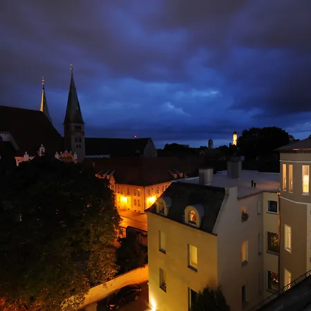 Dom Hotell 3*