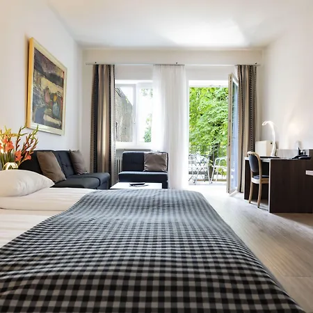 Dom Hotell 3*