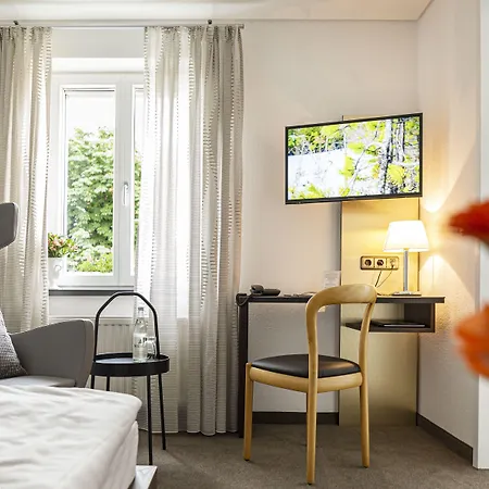 Dom Hotell