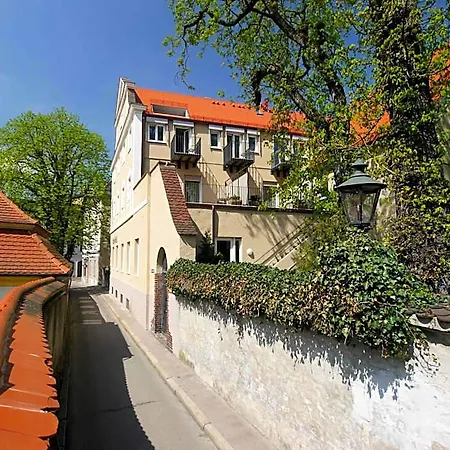 Dom Hotel 3*