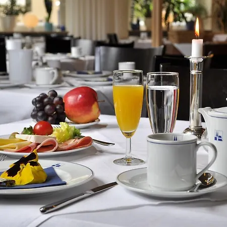 Dom Hotell 3*